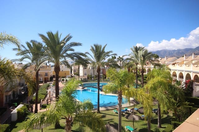 3 soveværelse Semi-Rækkehus til salg i Bahía de Marbella, Marbella med swimmingpool garage - € 1.150.000 (Ref: 8653606)