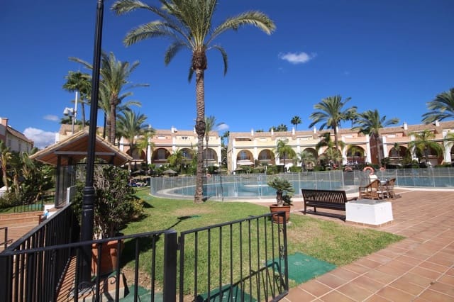 3 soveværelse Semi-Rækkehus til salg i Bahía de Marbella, Marbella med swimmingpool garage - € 1.150.000 (Ref: 8653606)