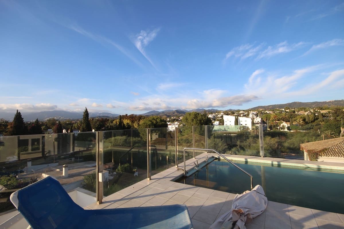 Chalet de 3 habitaciones en Elviria en venta - 4.750.000 € (Ref: 8653607)