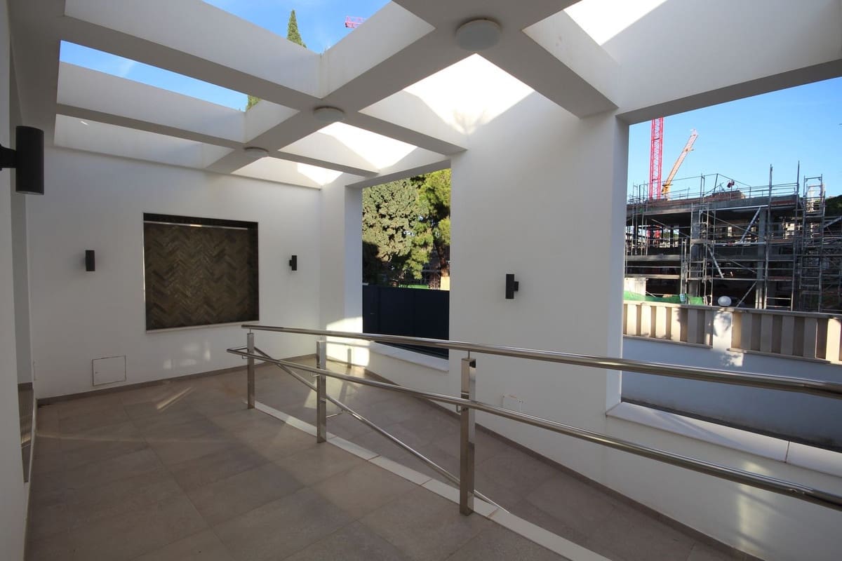 Chalet de 3 habitaciones en Elviria en venta - 4.750.000 € (Ref: 8653607)