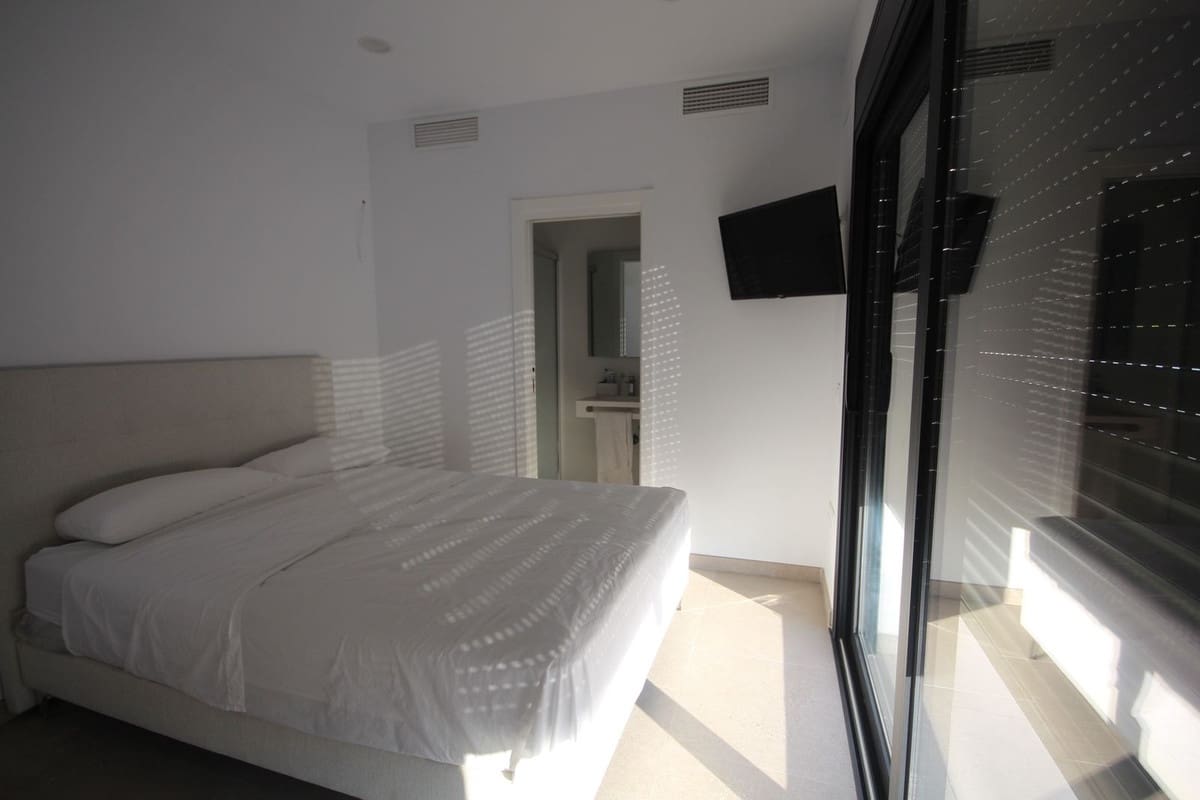 Chalet de 3 habitaciones en Elviria en venta - 4.750.000 € (Ref: 8653607)