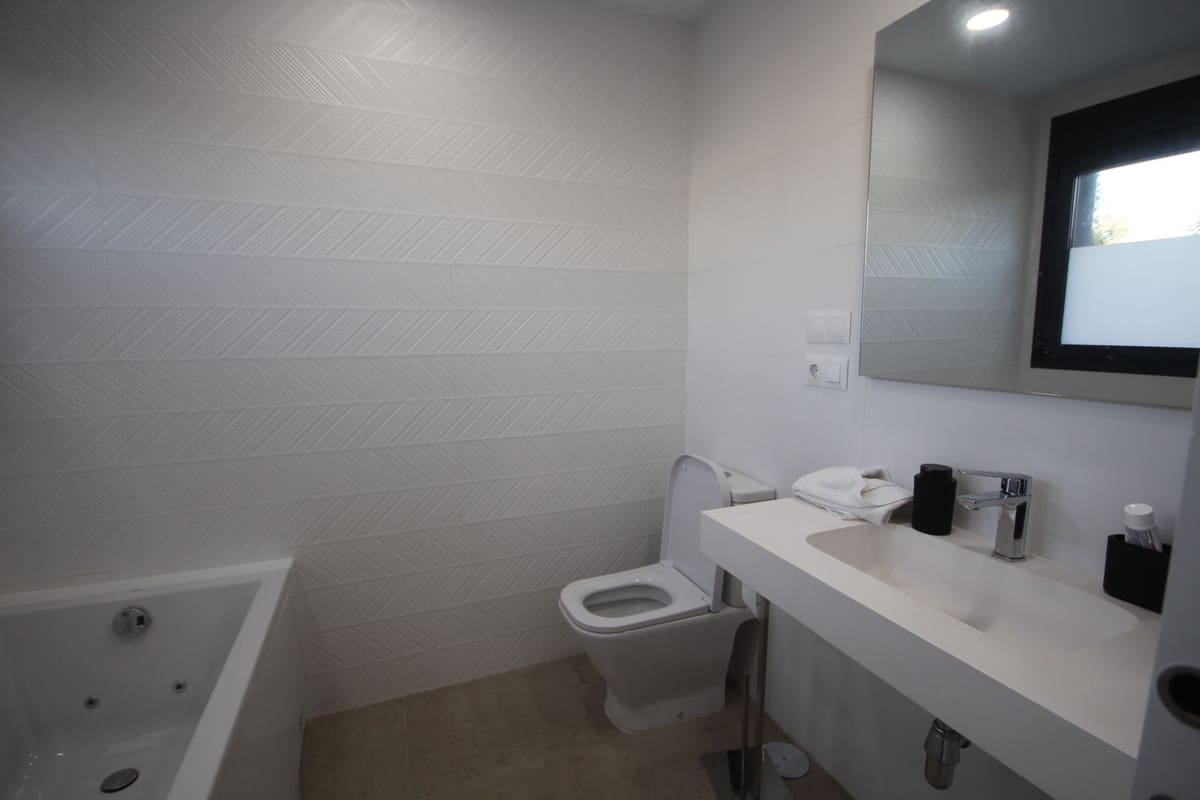 Chalet de 3 habitaciones en Elviria en venta - 4.750.000 € (Ref: 8653607)