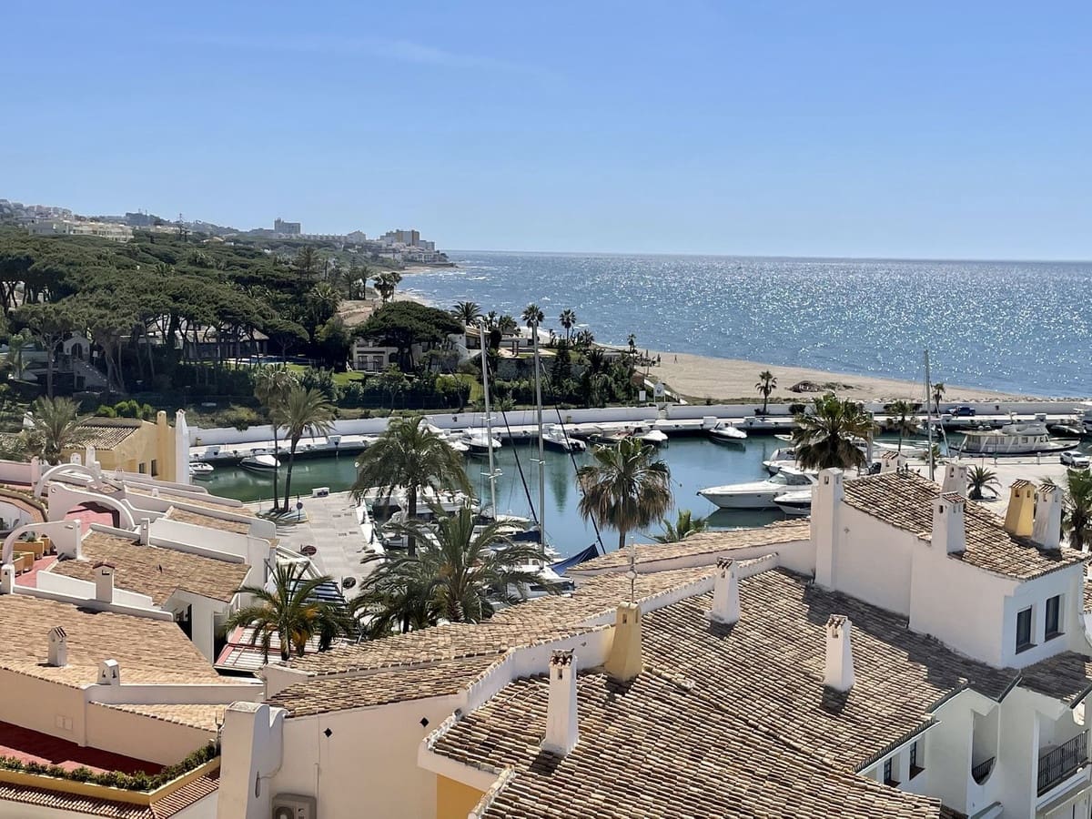 1 bedroom Apartment for sale in Cabopino with pool - € 495,000 (Ref: 8723384)