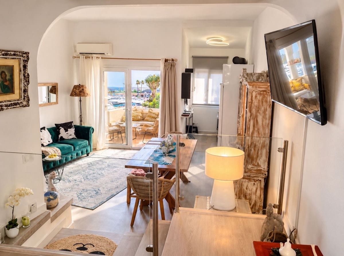 1 bedroom Apartment for sale in Cabopino with pool - € 495,000 (Ref: 8723384)