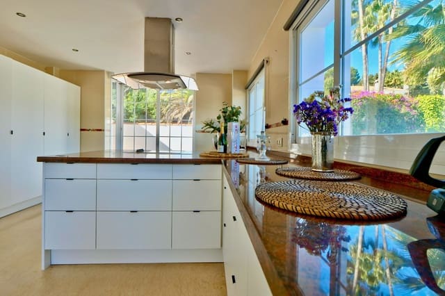 6 soverom Villa til salgs i La Cala de Mijas, Mijas med svømmebasseng garasje - € 1 149 000 (Ref: 8742434)