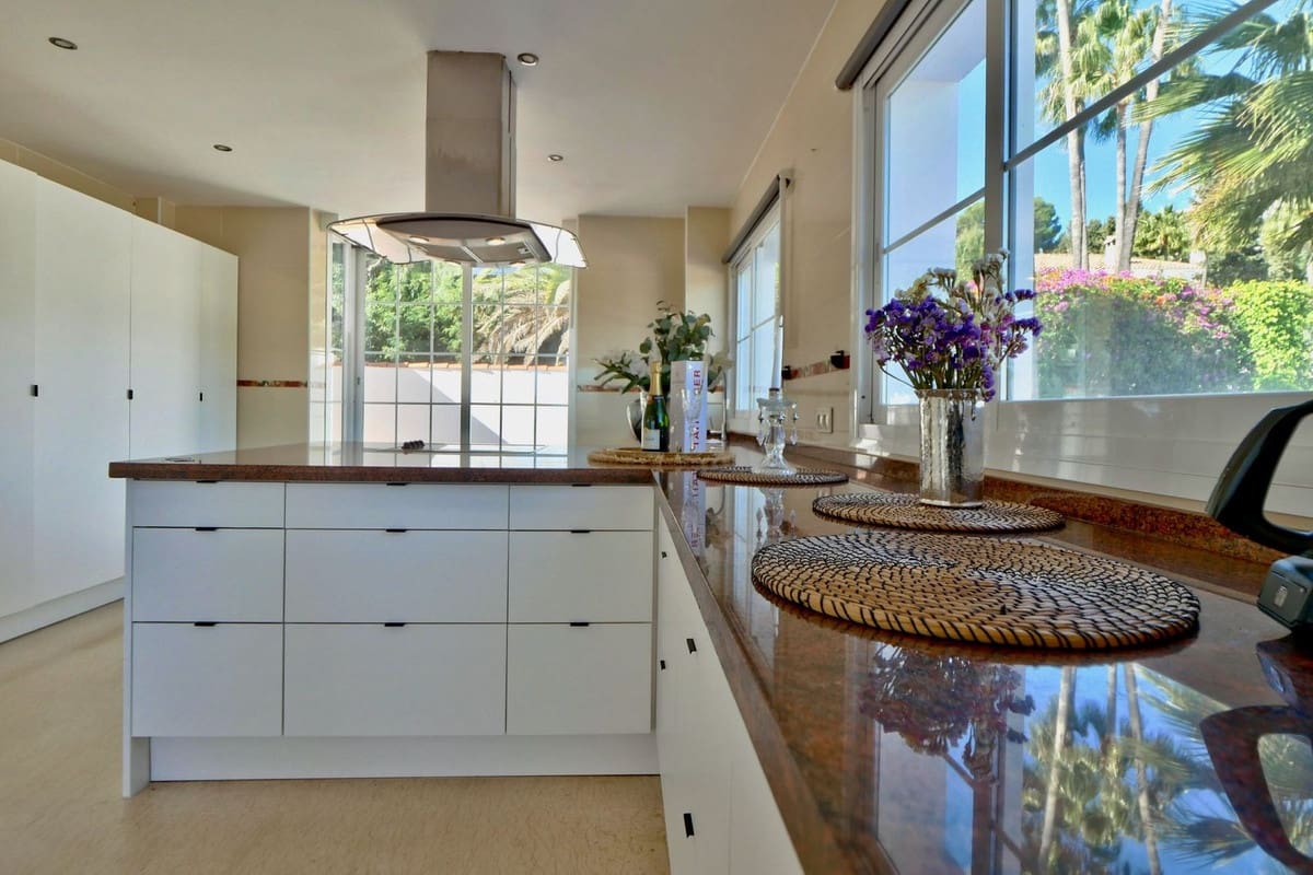 6 soveværelse Villa til salg i La Cala de Mijas med swimmingpool garage - € 1.149.000 (Ref: 8742434)