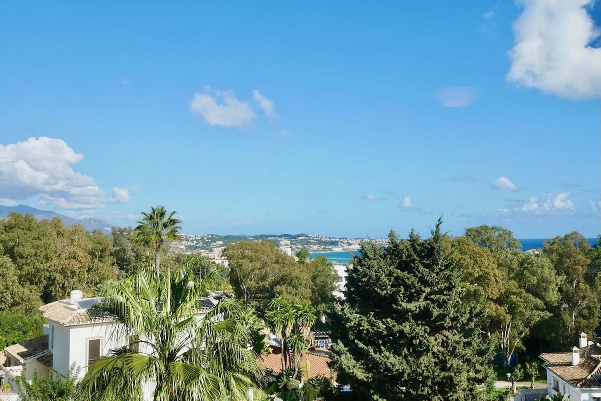 6 bedroom Villa for sale in La Cala de Mijas with pool garage - € 1,149,000 (Ref: 8742434)