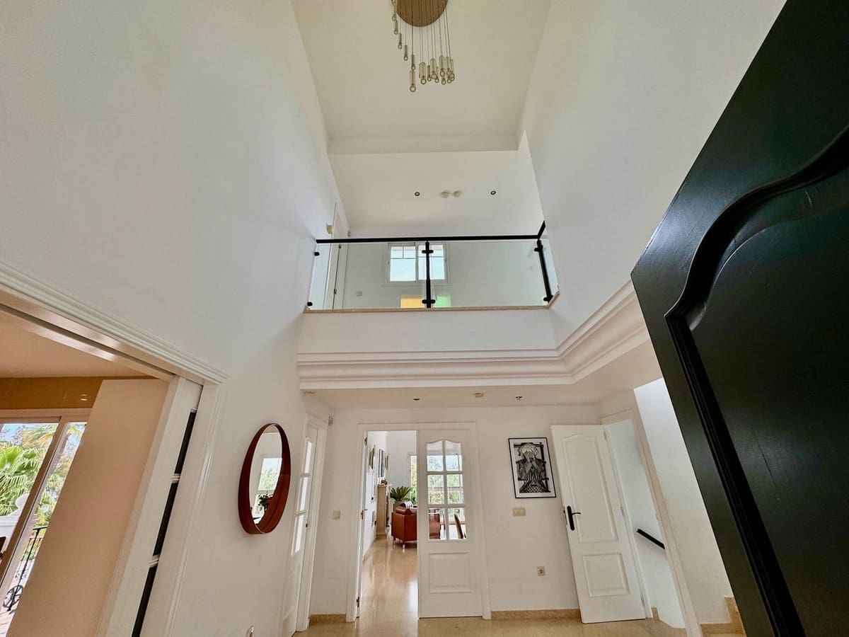 6 bedroom Villa for sale in La Cala de Mijas with pool garage - € 1,149,000 (Ref: 8742434)