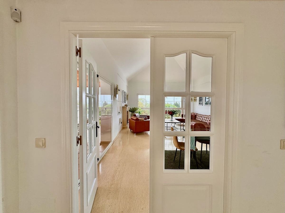 6 bedroom Villa for sale in La Cala de Mijas with pool garage - € 1,149,000 (Ref: 8742434)