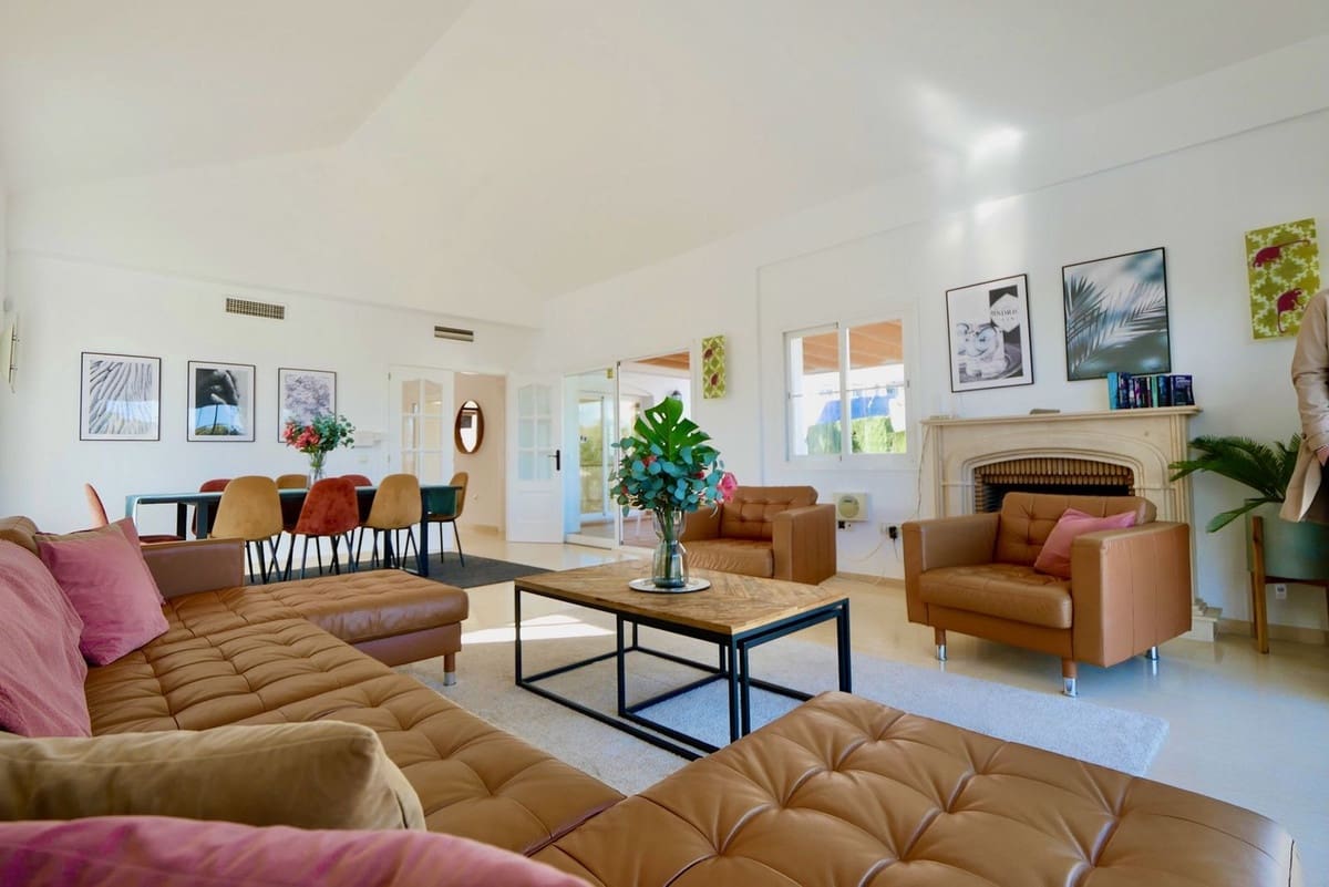 6 bedroom Villa for sale in La Cala de Mijas with pool garage - € 1,149,000 (Ref: 8742434)