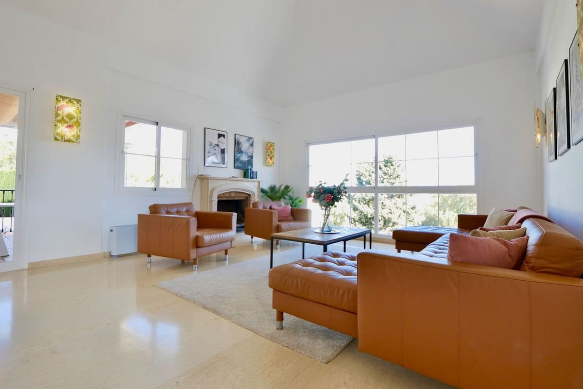 6 bedroom Villa for sale in La Cala de Mijas with pool garage - € 1,149,000 (Ref: 8742434)