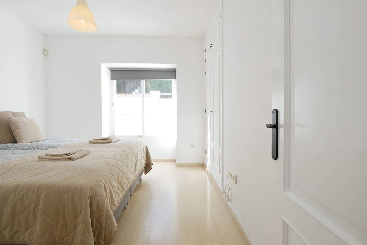 6 bedroom Villa for sale in La Cala de Mijas with pool garage - € 1,149,000 (Ref: 8742434)