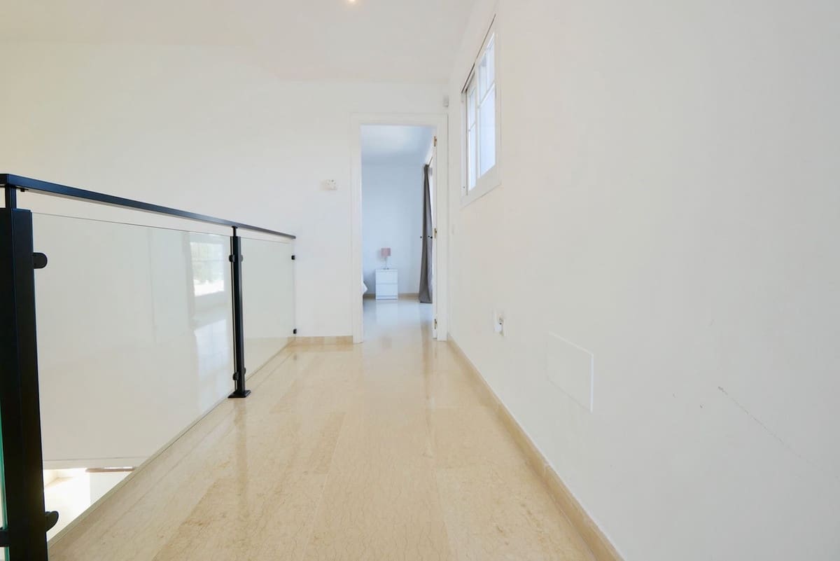 6 sovrum Villa till salu i La Cala de Mijas med pool garage - 1 149 000 € (Ref: 8742434)