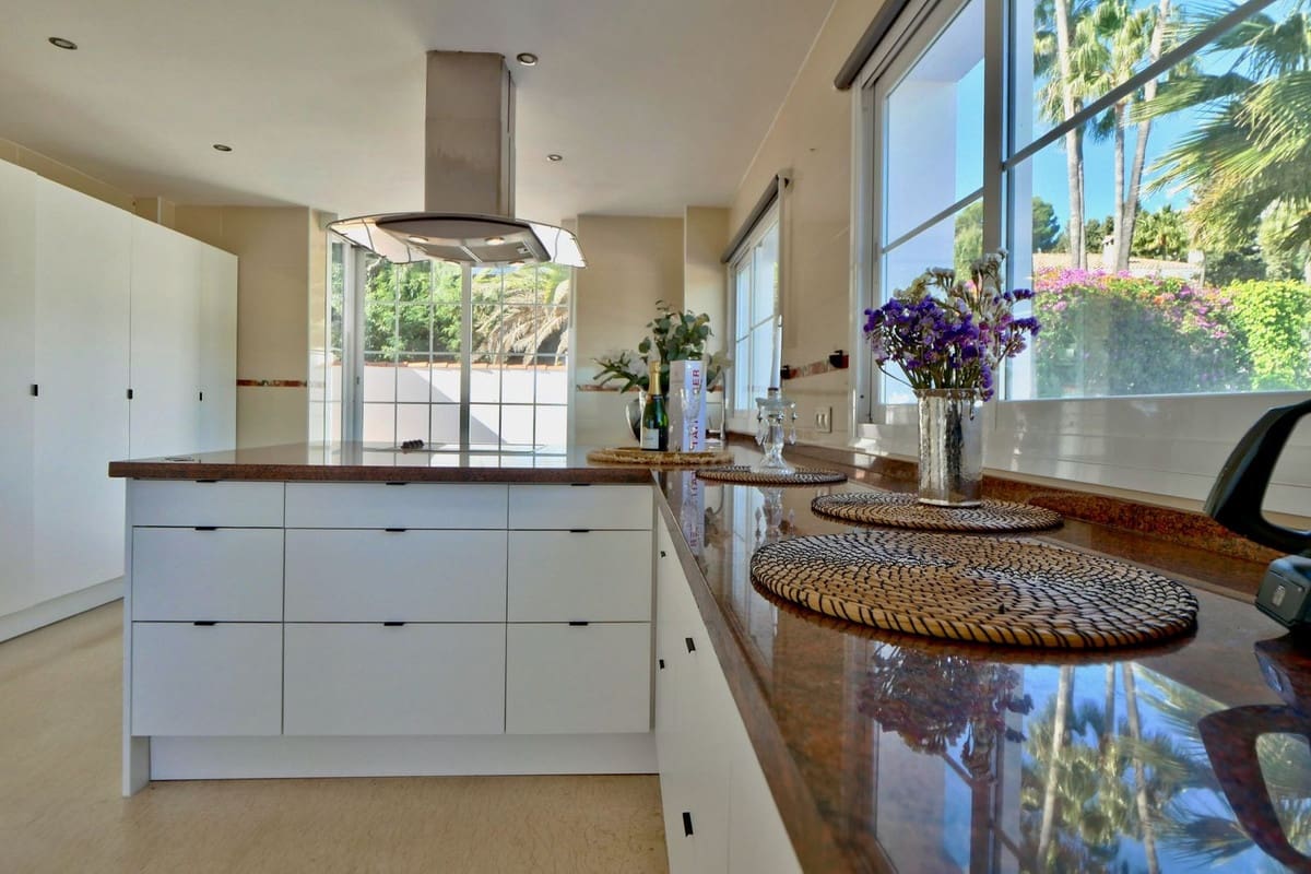 6 sovrum Villa till salu i La Cala de Mijas med pool garage - 1 149 000 € (Ref: 8742434)