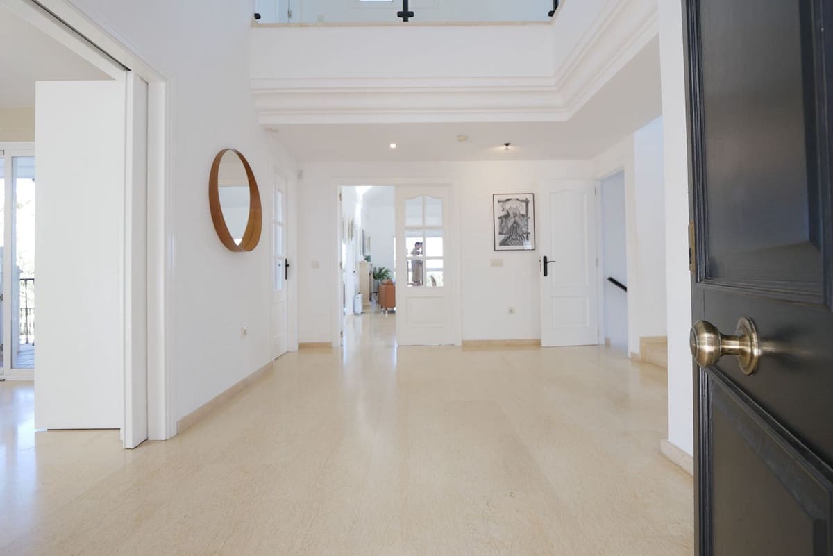 6 makuuhuone Huvila myytävänä paikassa La Cala de Mijas mukana uima-altaan 
autotalli - 1 149 000 € (Ref: 8742434)