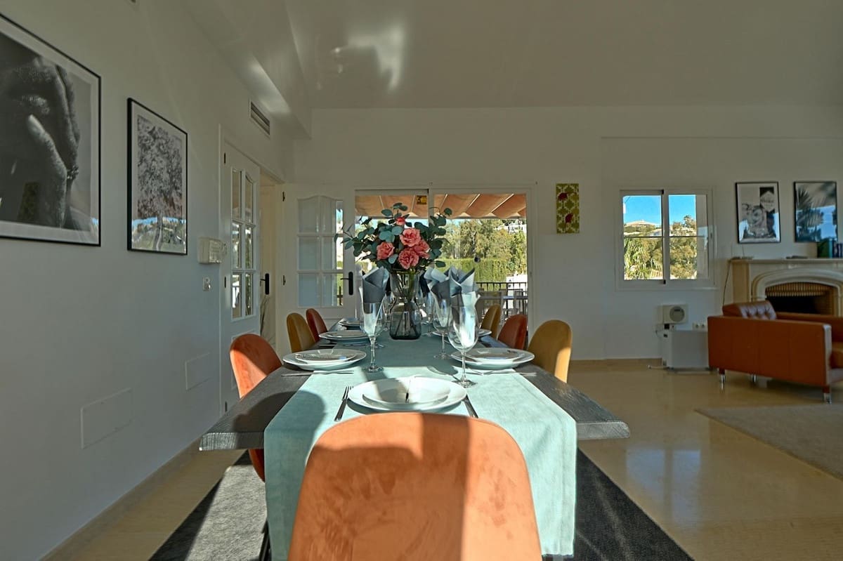 6 makuuhuone Huvila myytävänä paikassa La Cala de Mijas mukana uima-altaan 
autotalli - 1 149 000 € (Ref: 8742434)