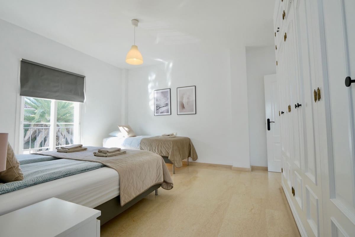 6 makuuhuone Huvila myytävänä paikassa La Cala de Mijas mukana uima-altaan 
autotalli - 1 149 000 € (Ref: 8742434)