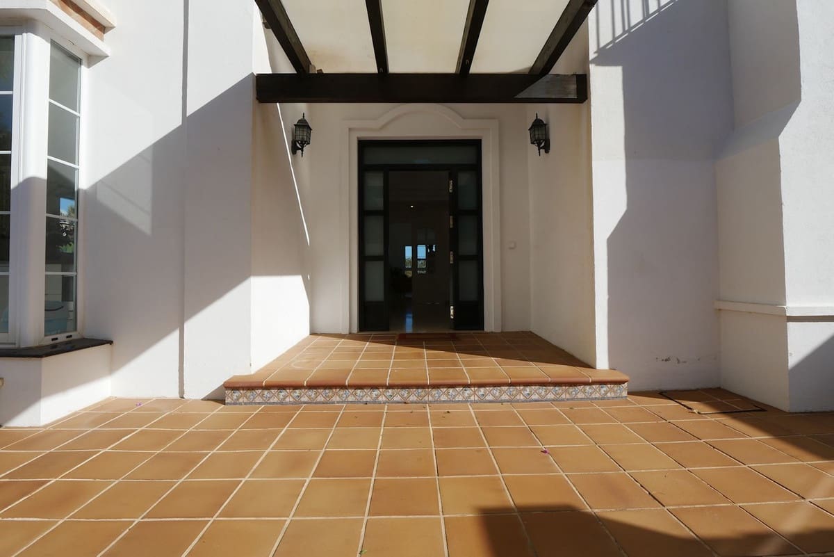6 makuuhuone Huvila myytävänä paikassa La Cala de Mijas mukana uima-altaan 
autotalli - 1 149 000 € (Ref: 8742434)