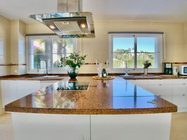 6 sypialnia Willa na sprzedaż w La Cala de Mijas, Mijas z basenem garażem - 1 149 000 € (Ref: 8742434)