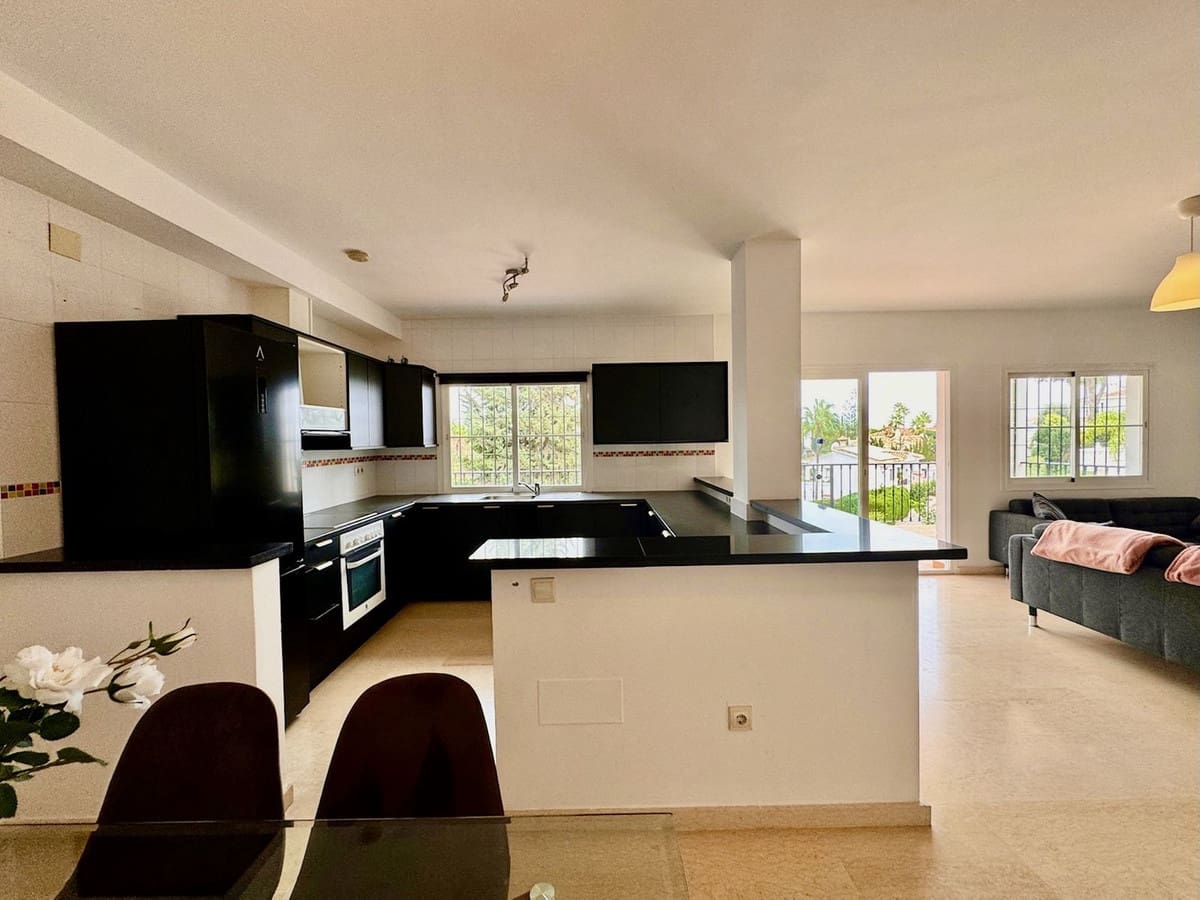 6 makuuhuone Huvila myytävänä paikassa La Cala de Mijas mukana uima-altaan 
autotalli - 1 149 000 € (Ref: 8742434)