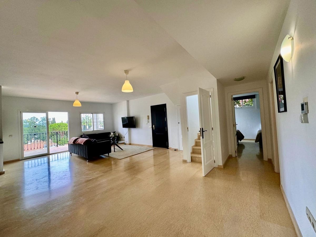6 makuuhuone Huvila myytävänä paikassa La Cala de Mijas mukana uima-altaan 
autotalli - 1 149 000 € (Ref: 8742434)