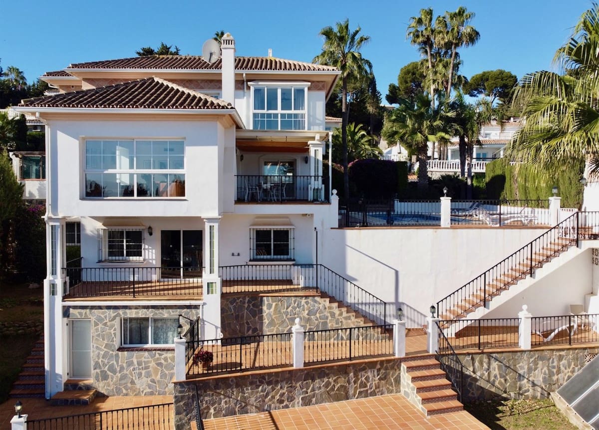 6 makuuhuone Huvila myytävänä paikassa La Cala de Mijas mukana uima-altaan 
autotalli - 1 149 000 € (Ref: 8742434)