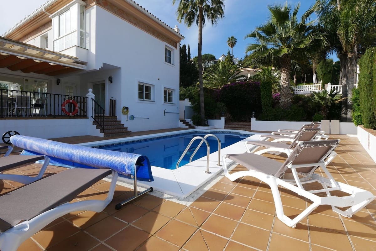 6 makuuhuone Huvila myytävänä paikassa La Cala de Mijas mukana uima-altaan 
autotalli - 1 149 000 € (Ref: 8742434)