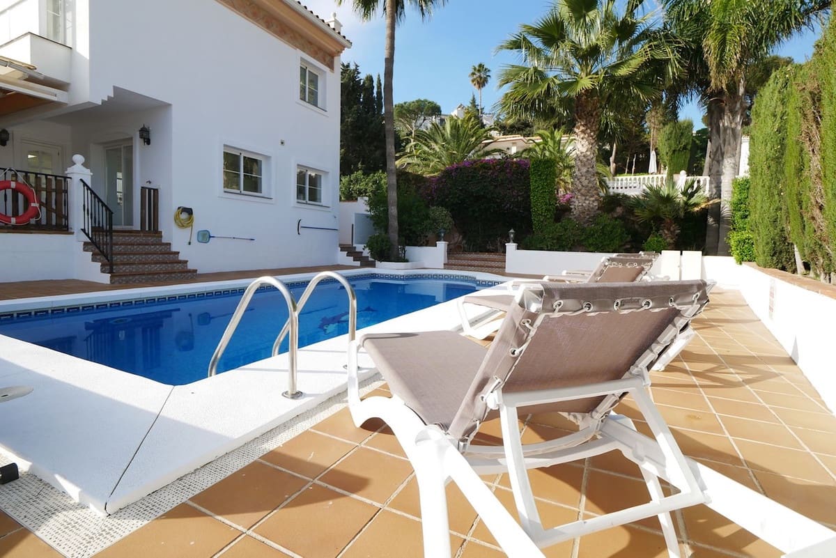 6 makuuhuone Huvila myytävänä paikassa La Cala de Mijas mukana uima-altaan 
autotalli - 1 149 000 € (Ref: 8742434)
