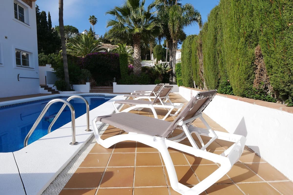 6 makuuhuone Huvila myytävänä paikassa La Cala de Mijas mukana uima-altaan 
autotalli - 1 149 000 € (Ref: 8742434)