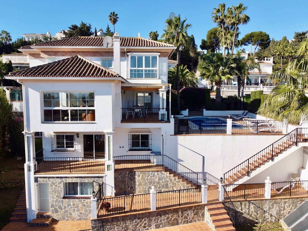 6 makuuhuone Huvila myytävänä paikassa La Cala de Mijas mukana uima-altaan 
autotalli - 1 149 000 € (Ref: 8742434)
