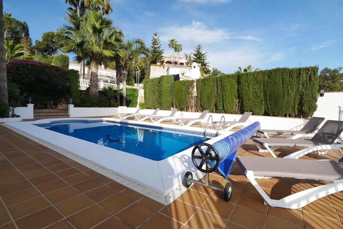 6 makuuhuone Huvila myytävänä paikassa La Cala de Mijas mukana uima-altaan 
autotalli - 1 149 000 € (Ref: 8742434)