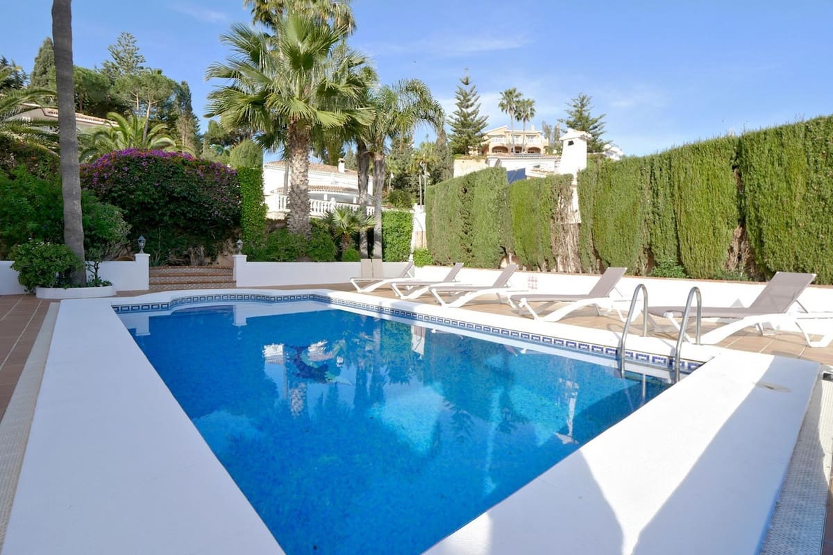 6 makuuhuone Huvila myytävänä paikassa La Cala de Mijas mukana uima-altaan 
autotalli - 1 149 000 € (Ref: 8742434)