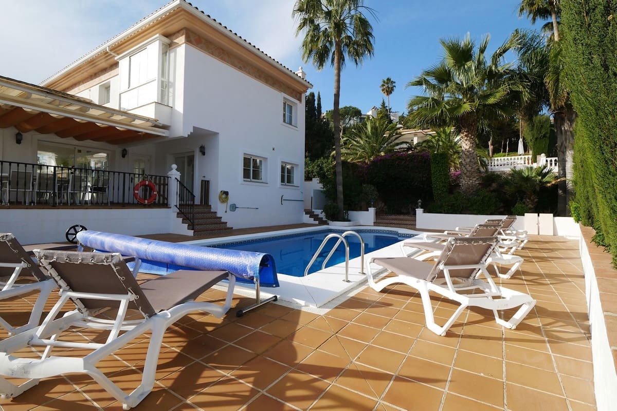6 makuuhuone Huvila myytävänä paikassa La Cala de Mijas mukana uima-altaan 
autotalli - 1 149 000 € (Ref: 8742434)