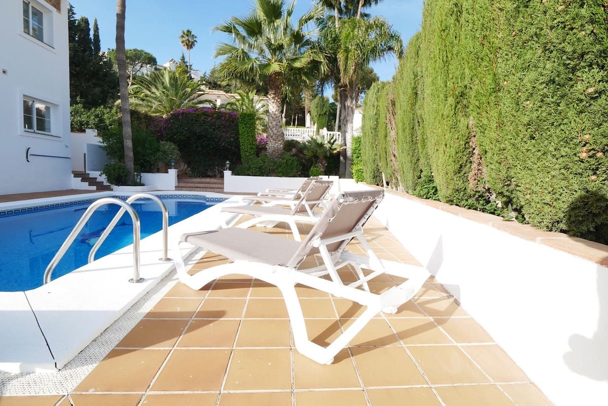 6 makuuhuone Huvila myytävänä paikassa La Cala de Mijas mukana uima-altaan 
autotalli - 1 149 000 € (Ref: 8742434)