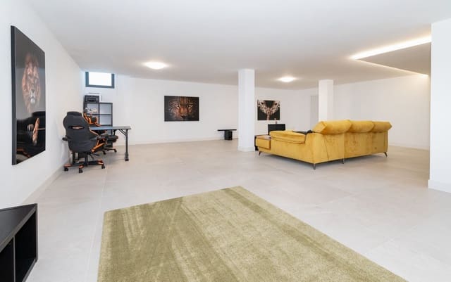 3 makuuhuone Huoneisto myytävänä paikassa Cabopino, Marbella mukana uima-altaan 
autotalli - 1 250 000 € (Ref: 8766113)