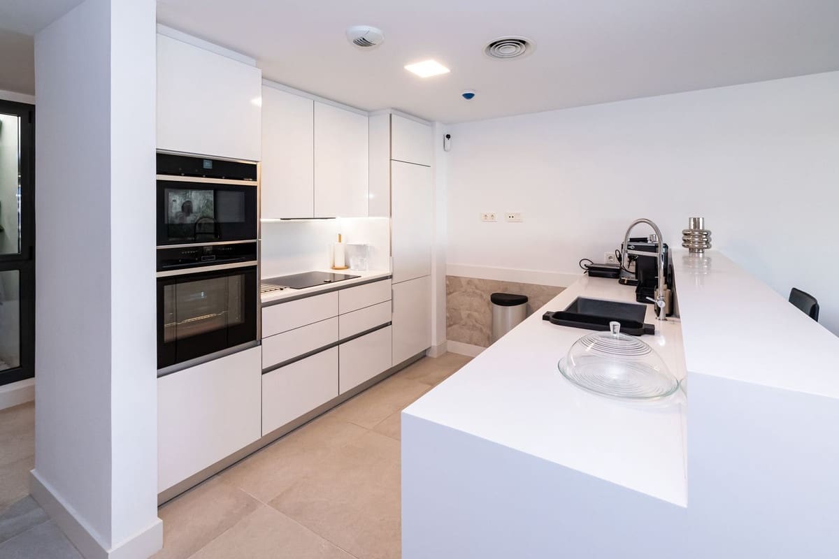 3 soverom Leilighet til salgs i Cabopino med svømmebasseng garasje - € 1 250 000 (Ref: 8766113)