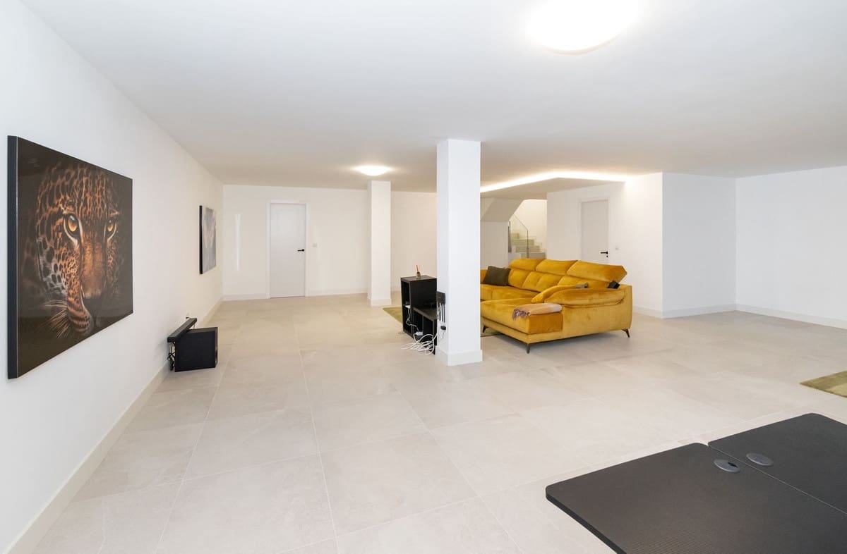 3 soverom Leilighet til salgs i Cabopino med svømmebasseng garasje - € 1 250 000 (Ref: 8766113)