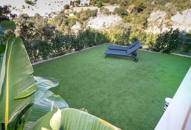 Apartamento de 3 habitaciones en Cabopino, Marbella en venta con piscina garaje - 1.250.000 € (Ref: 8766113)