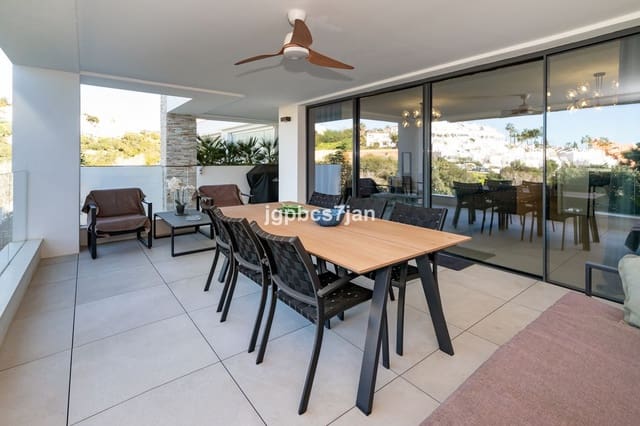 4 soveværelse Lejlighed til salg i Cabopino, Marbella med swimmingpool garage - € 980.000 (Ref: 8766113)