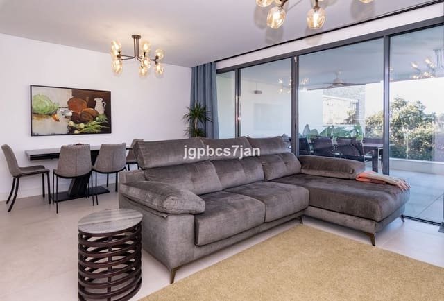 4 soveværelse Lejlighed til salg i Cabopino, Marbella med swimmingpool garage - € 980.000 (Ref: 8766113)