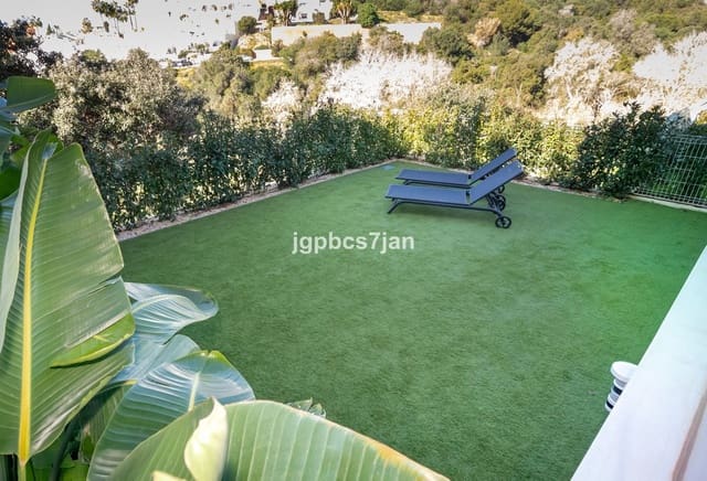 4 soveværelse Lejlighed til salg i Cabopino, Marbella med swimmingpool garage - € 980.000 (Ref: 8766113)