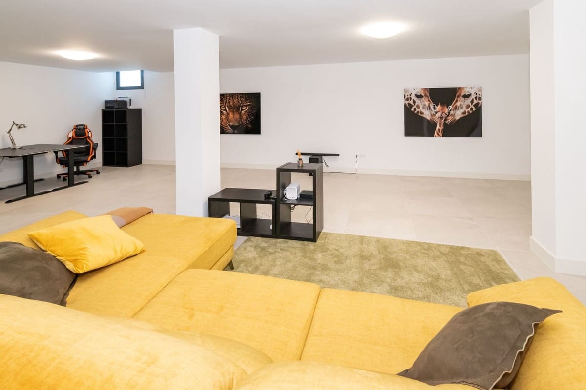 4 slaapkamer Appartement te koop in Cabopino met zwembad garage - € 980.000 (Ref: 8766113)