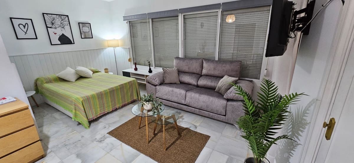 Apartment for sale in Calahonda with pool - € 228,000 (Ref: 8779855)