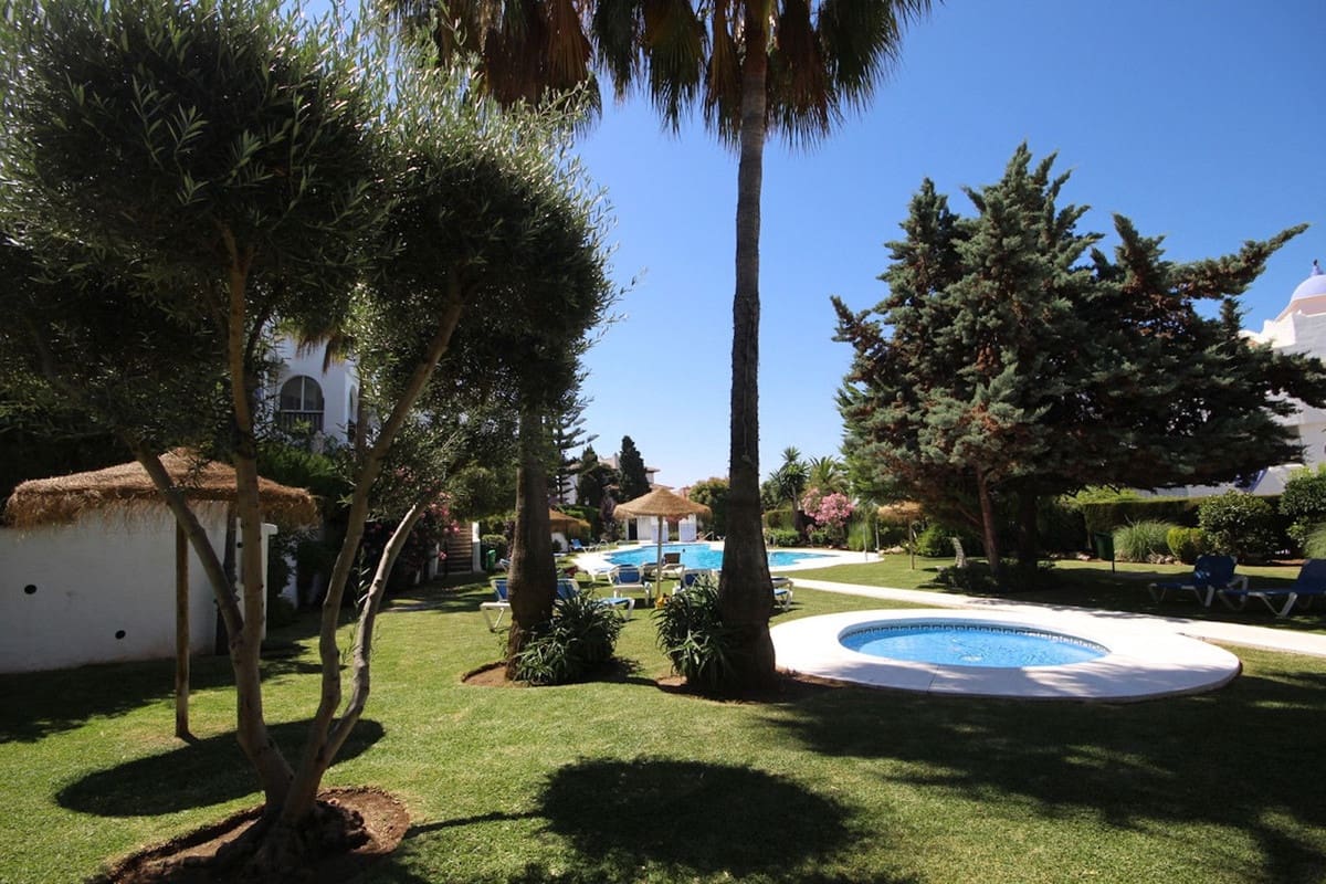 Apartment for sale in Calahonda with pool - € 228,000 (Ref: 8779855)