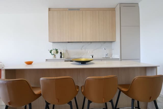 3 soverom Leilighet til salgs i Cabopino, Marbella med svømmebasseng garasje - € 499 000 (Ref: 8836220)