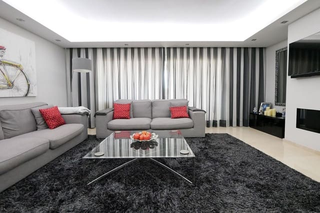 3 soveværelse Lejlighed til salg i Cabopino, Marbella med swimmingpool garage - € 1.089.000 (Ref: 8847183)