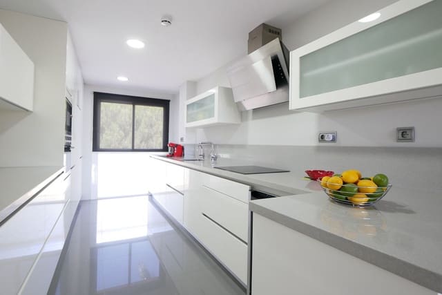 3 soverom Leilighet til salgs i Cabopino, Marbella med svømmebasseng garasje - € 1 089 000 (Ref: 8847183)