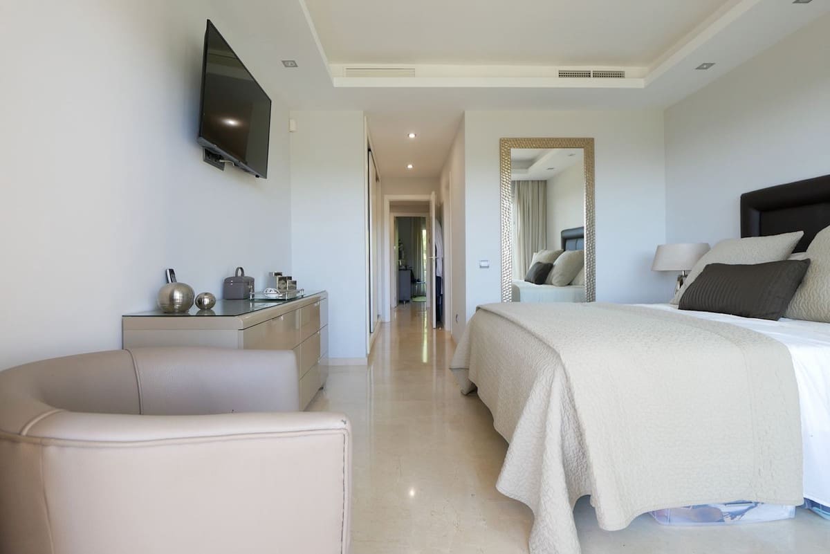 3 sovrum Lägenhet till salu i Cabopino med pool garage - 1 089 000 € (Ref: 8847183)
