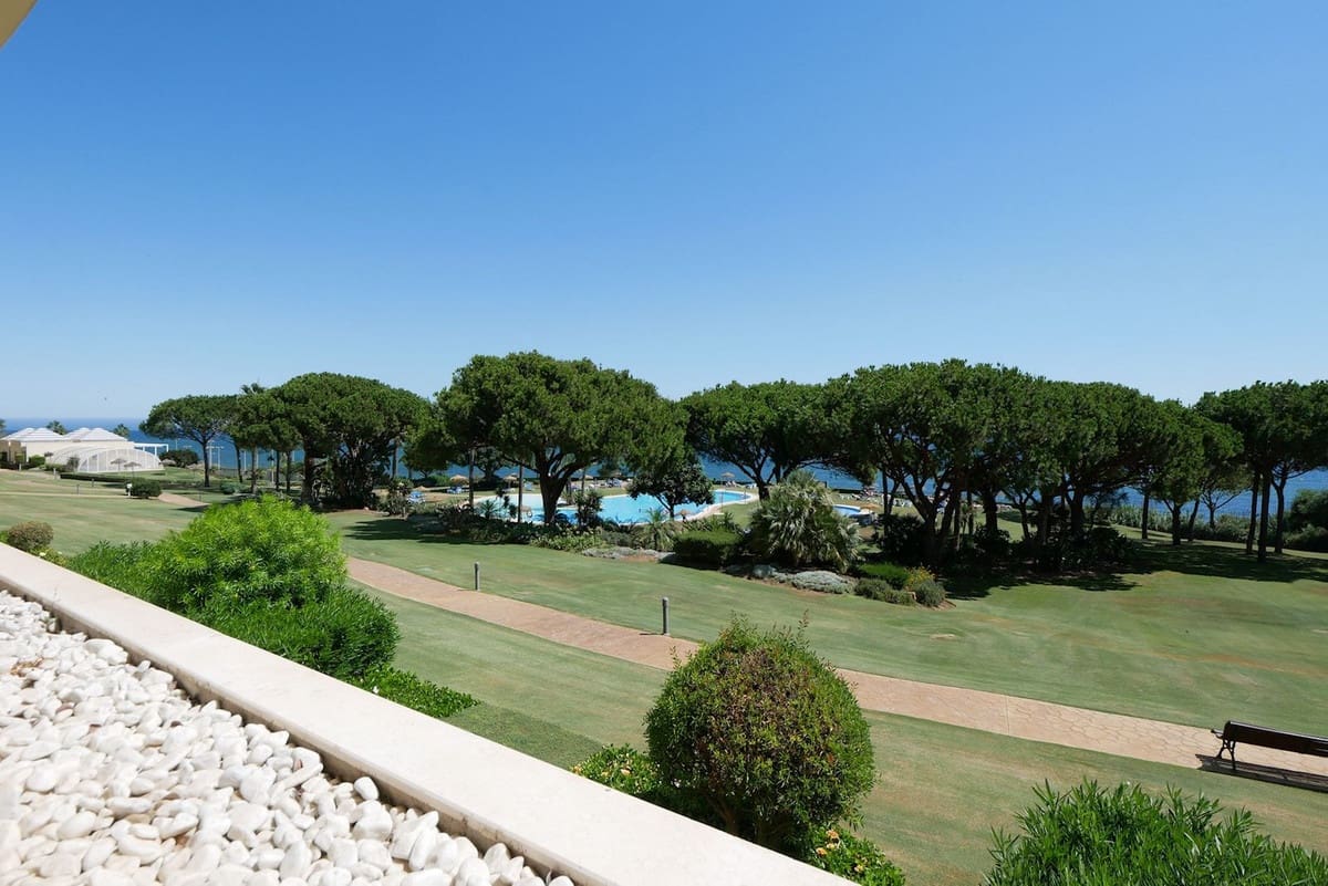 3 sovrum Lägenhet till salu i Cabopino med pool garage - 1 089 000 € (Ref: 8847183)
