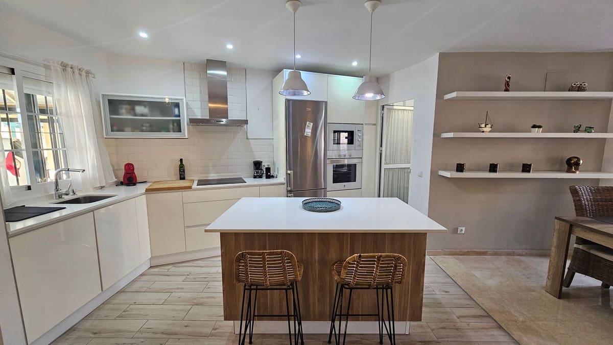 3 bedroom Townhouse for sale in Manilva with pool garage - € 299,000 (Ref: 8850411)